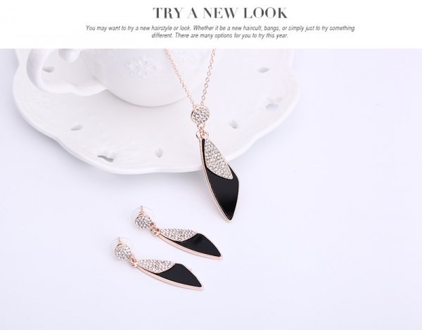 Fashion Crystal Jewelry Set Necklace Earrings