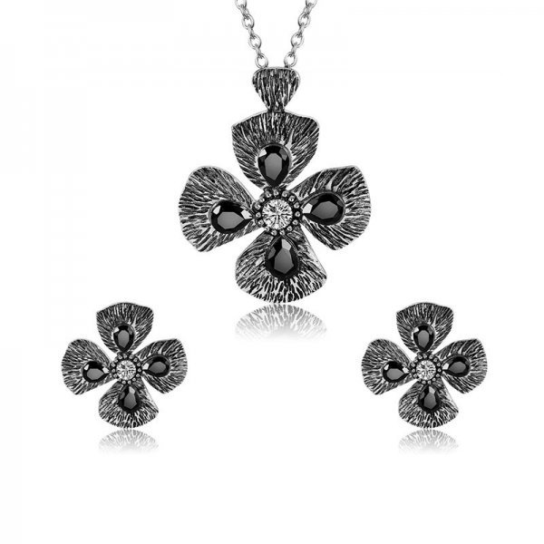 Retro Style Four-leaf Clover Necklace Earrings Jewelry Set